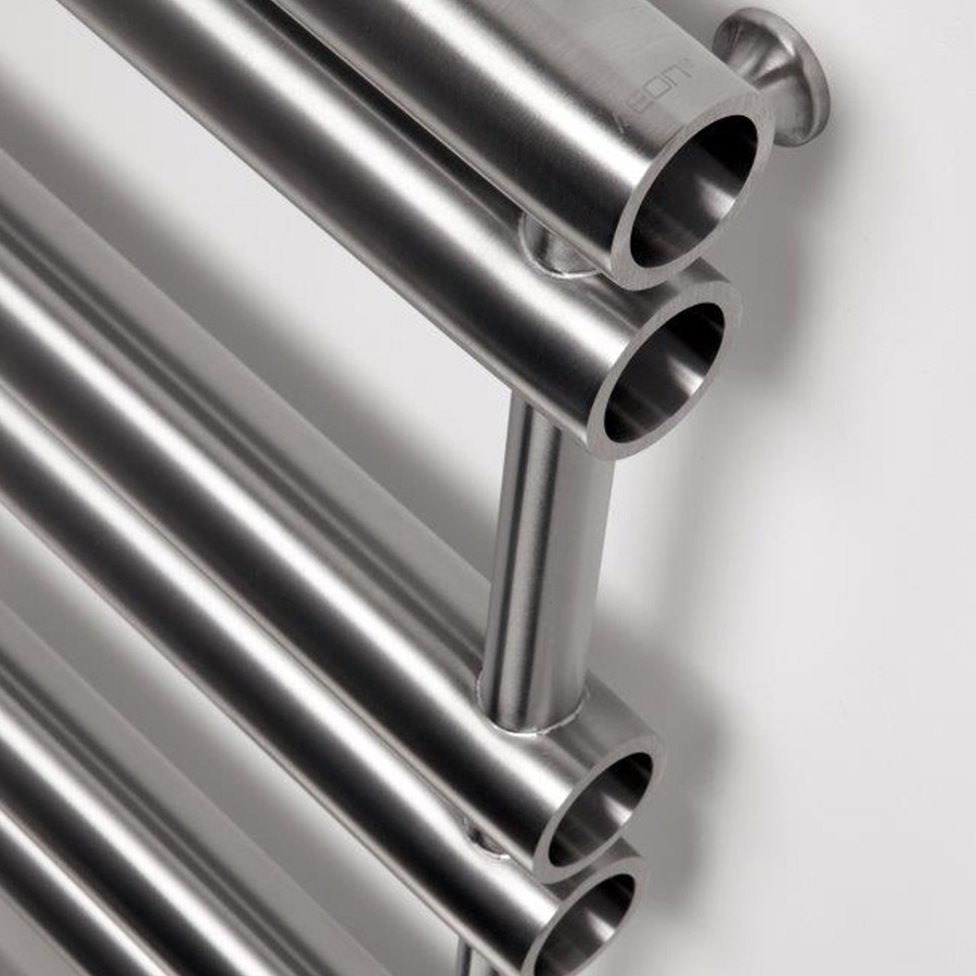 Attractive tube towel rail for bathrooms 